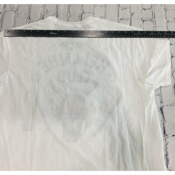 Netflix Stranger Things T-Shirt Men’s Size XL Color White Hellfire Club Graphic - Picture 8 of 8